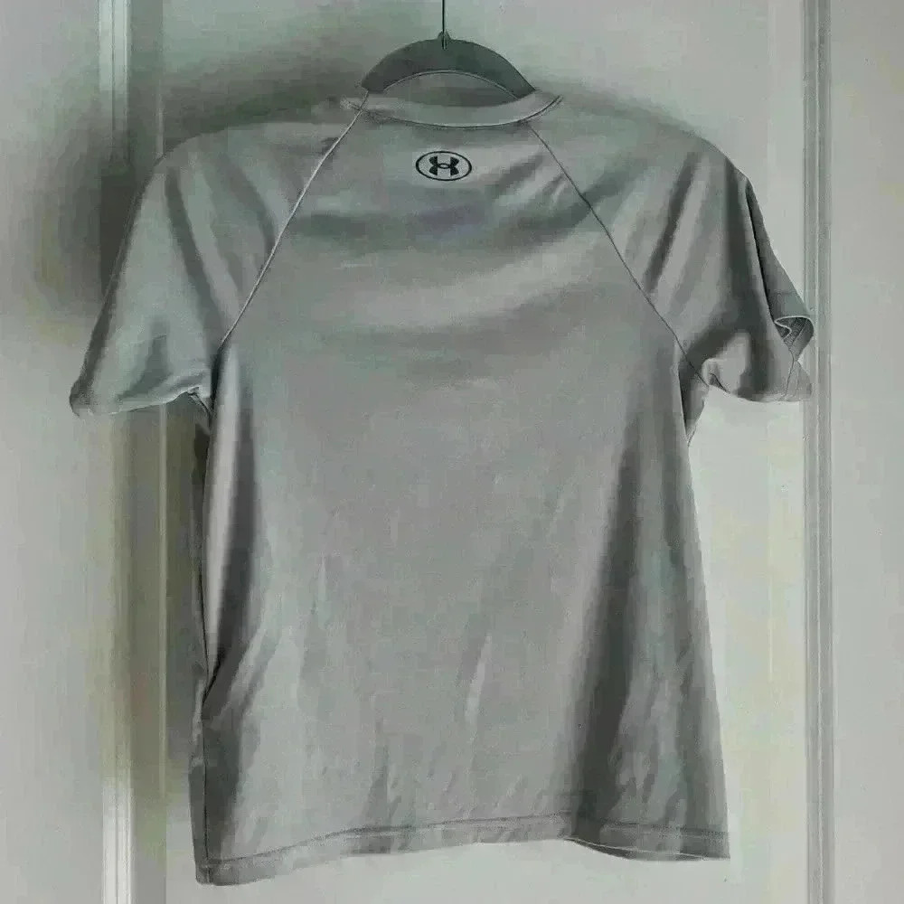 Youth Medium Under Armour heatgear shirt. - Picture 3 of 3